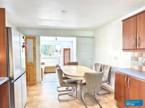4 bed Detached for sale Image 4