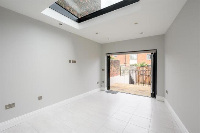 4 bed Town House for sale Image 10