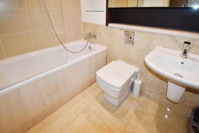 2 bed Apartment to rent Image 12