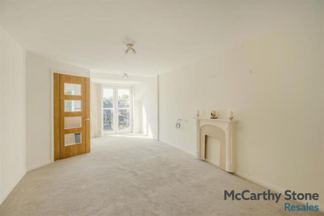 8688407-interior11.jpg