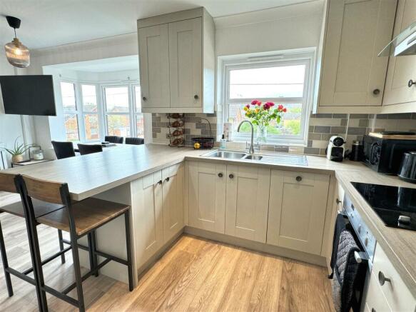 Kitchen 2.jpg