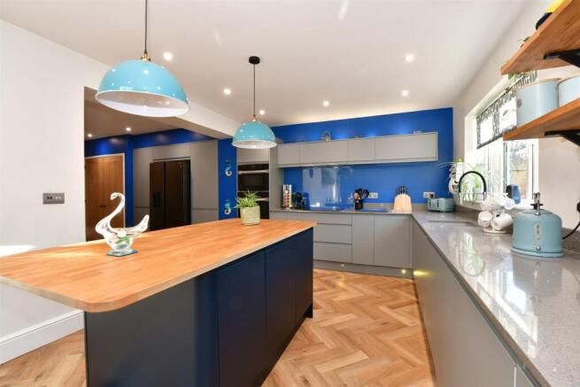 Kitchen/ Dining Area