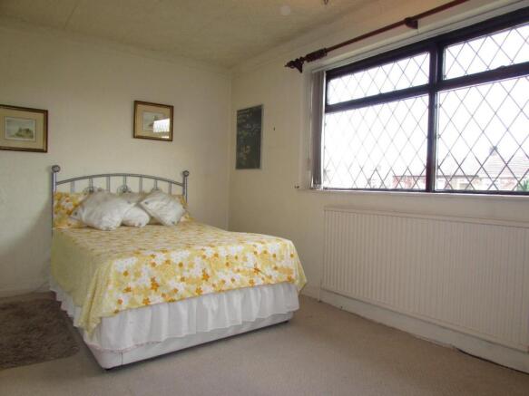HallidayRd10bed1.JPG