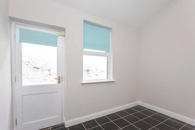 4 bed Terraced to rent Image 5