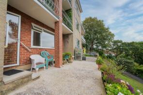4, 153 Adderley Court, Alexandra Road, Poole BH14 9ER