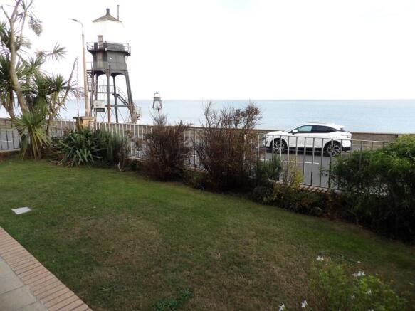GARDEN & VIEW