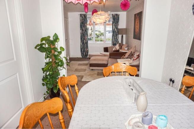 Lounge/Dining Room