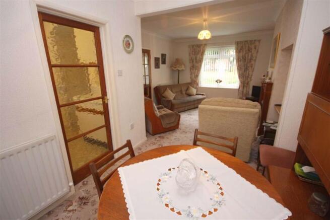 LIVING ROOM (INCLUDING DINING AREA)