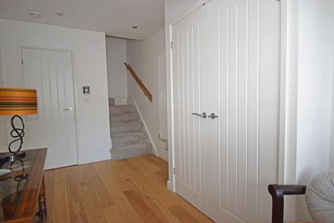 39 Pine Grove, hall 1.jpg