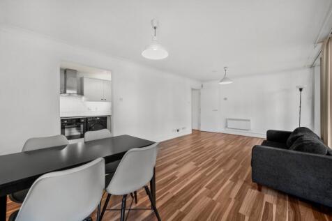 Boardwalk Place,
South Quay, E14