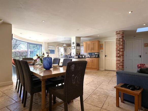 Open-Plan Living/Dining Kitchen 574