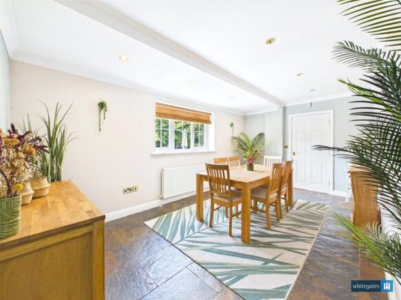5 bed Detached for sale Image 8