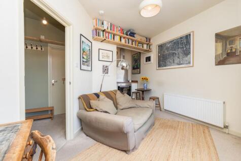 Flat, Chalks Road, Redfield