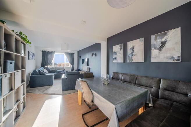 4 bed Semi-Detached Bungalow for sale Image 8