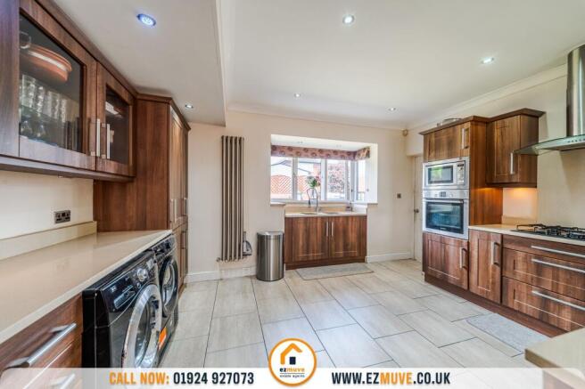 5 bed Detached for sale Image 10