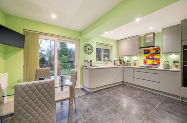 Mytchett Road, Mytchett, Camberley, Surrey, GU16 photo 4