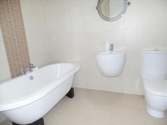 ADDITIONAL bathroom photo