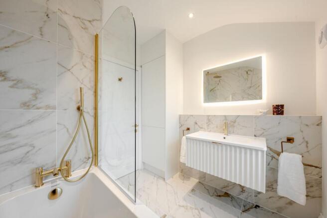 2 bed Flat for sale Image 7