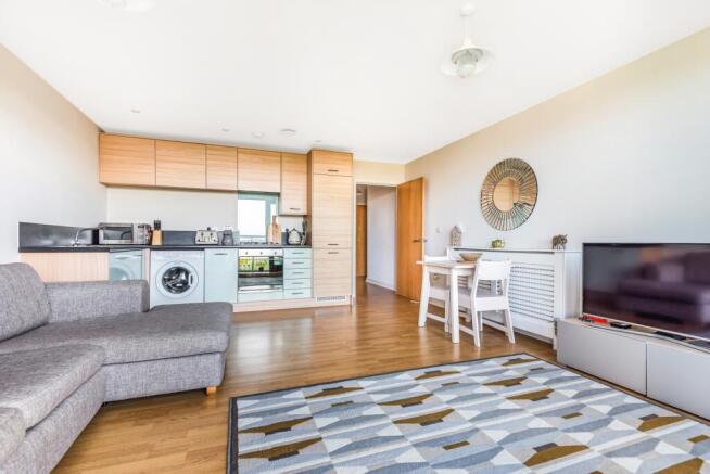Lounge & Kitchen