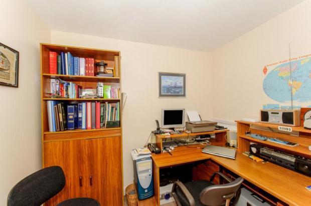 Bedroom 3/Study