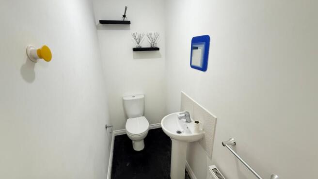 4 bed Detached to rent Image 9