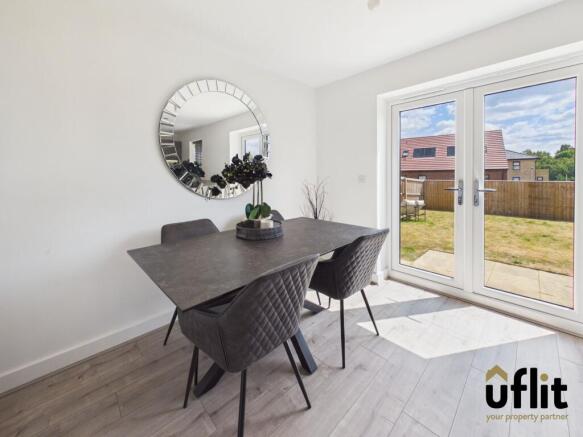 4 bed Semi-Detached for sale Image 12