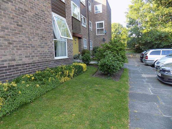 2 bed Apartment to rent Image 10
