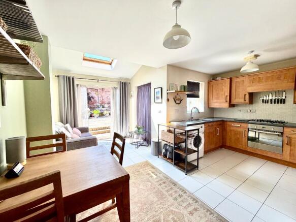 4 bed Town House for sale Image 10
