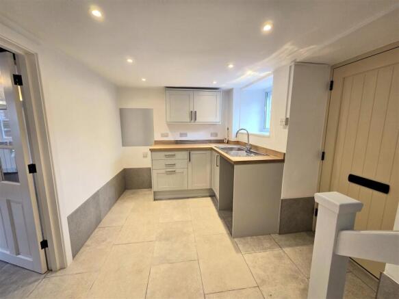 3 Almshouses - Kitchen.jpg