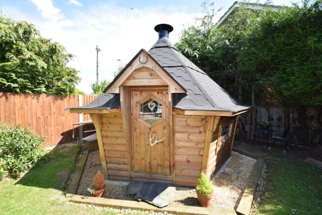 BBQ Hut 2
