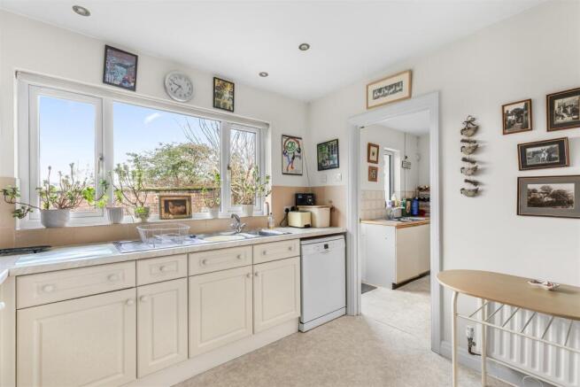 3 bed Detached Bungalow for sale Image 4