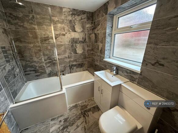 2 bed Terraced to rent Image 5