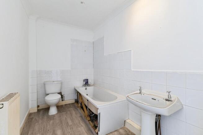 2 bed Flat for sale Image 5