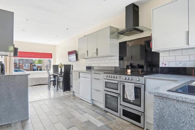 4 bed Semi-Detached for sale Image 7