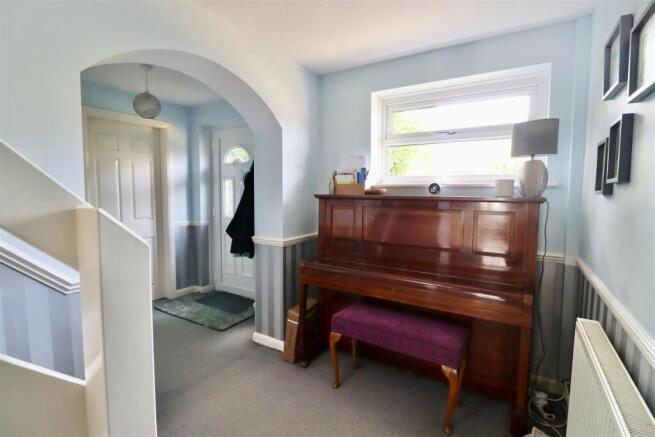 4 bed Semi-Detached for sale Image 5