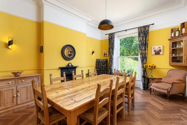 6 bed Semi-Detached for sale Image 8