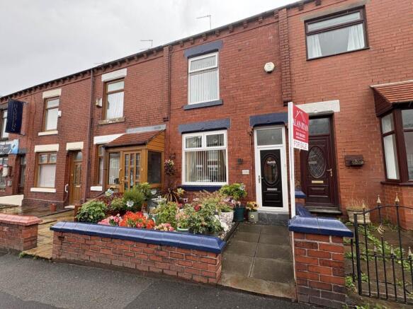 2 bed Terraced for sale in oldham