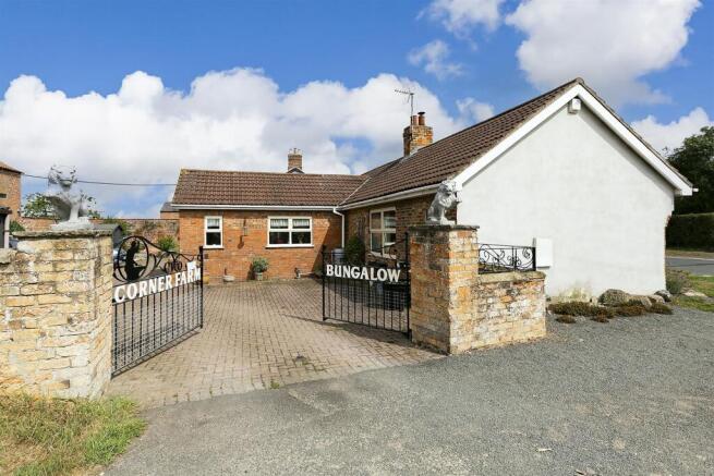 4 bed Detached Bungalow for sale Image 12