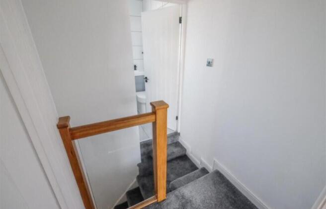 2 bed End of Terrace to rent Image 9