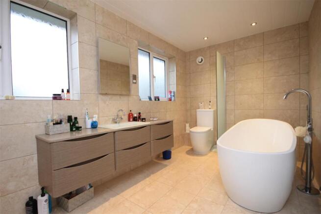 EN SUITE BATHROOM/W.C.