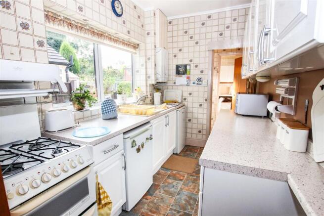 FITTED KITCHEN