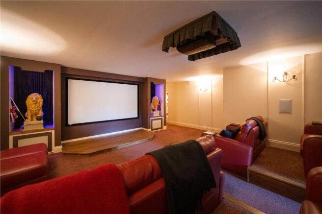 10 bed Detached for sale Image 11