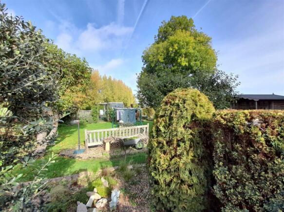 Rear garden 8.jpg