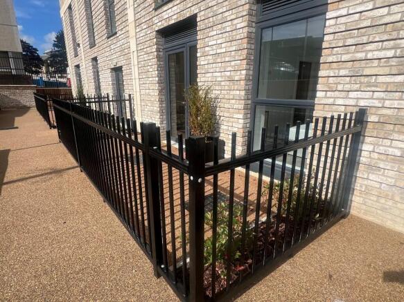 2 bed Apartment to rent Image 9