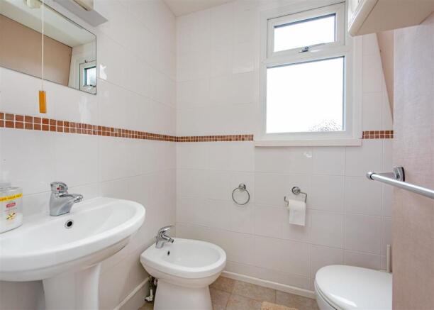 30 Goldthorn Avenue-bed1 ensuite.jpg