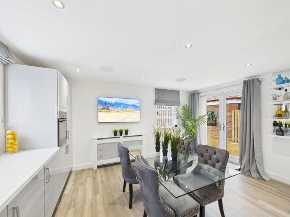 4 bed Detached for sale Image 5