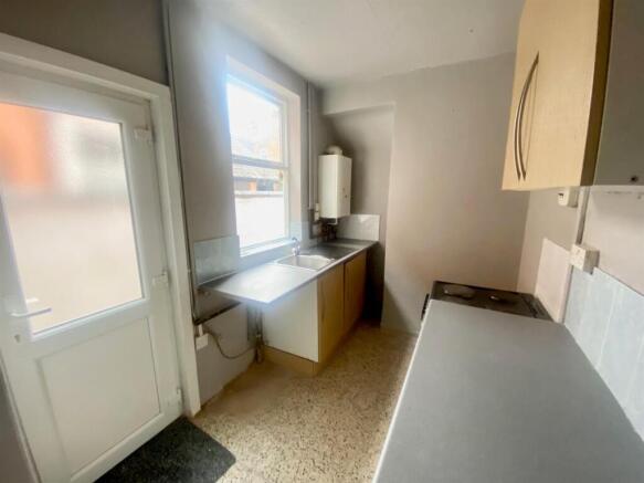 39 Oakley Road Kitchen 2.jpg