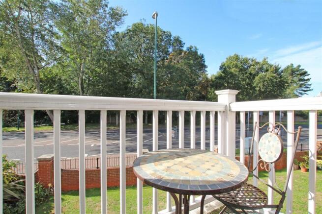 16GL - Balcony.jpg