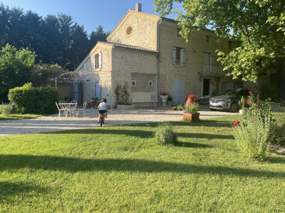 Photo 3