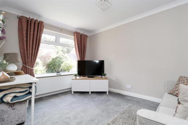 5 bed Detached for sale Image 5